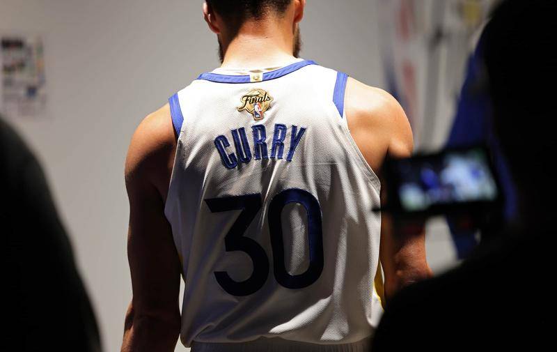 在冰壶运动 在冰壶运动